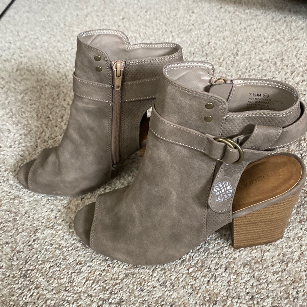 Peep toe ankle heel.